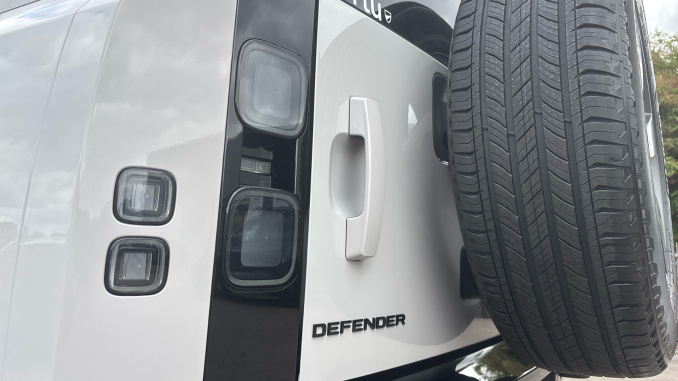 Land Rover Defender 3.0 D350 X-Dynamic HSE 90 3dr Auto Diesel Estate - Image 19